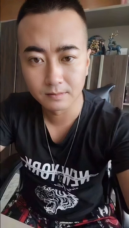 Luck耀的第一张照片--浙江闪婚服务中心